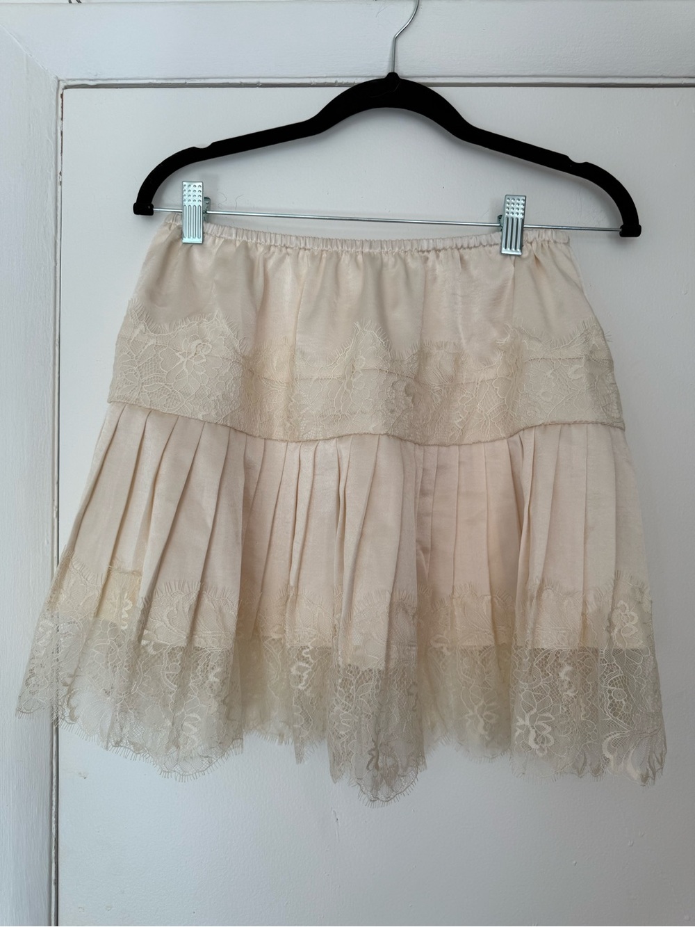 Cream Lace Tiered Pleated Women's Skirt Slip